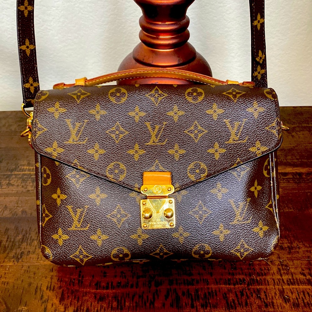 Authentic Louis Vuitton Métis pristine condition, well-taken cared of.